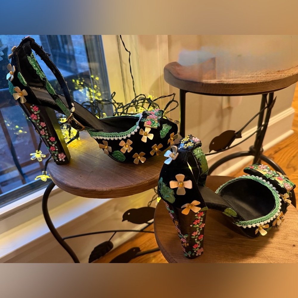 Custom OOAK Statement Heel Black Floral Embellished size 41/9.5 - Picture 3 of 17